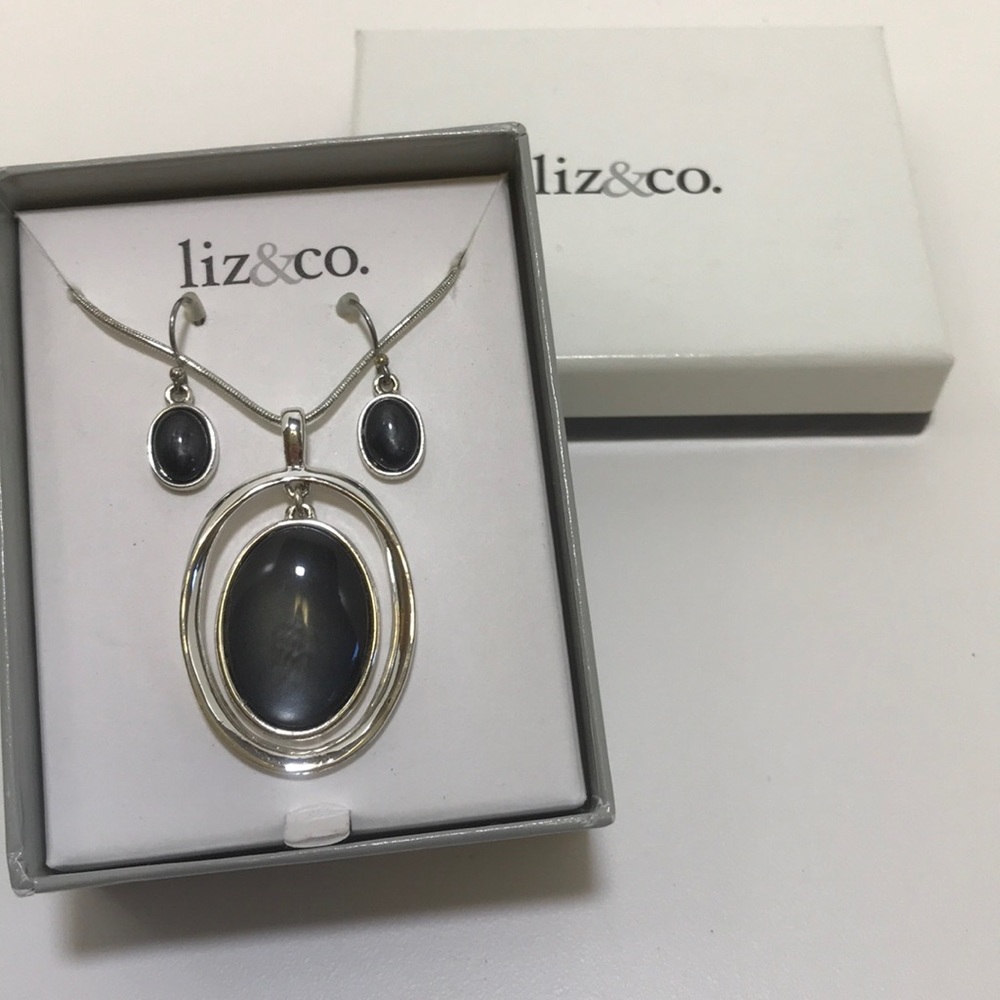 Liz & Co 16” necklace pendant & earring set